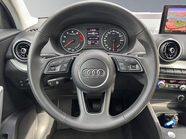 Q2 35 1.5 TFSI S-tronic PDC SHZ NAVI AHK LED