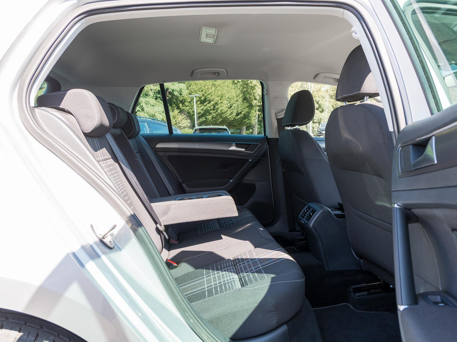 Volkswagen Golf VII 1.2 TSI Lounge NAVI PDC GRA SITZHZG PRI