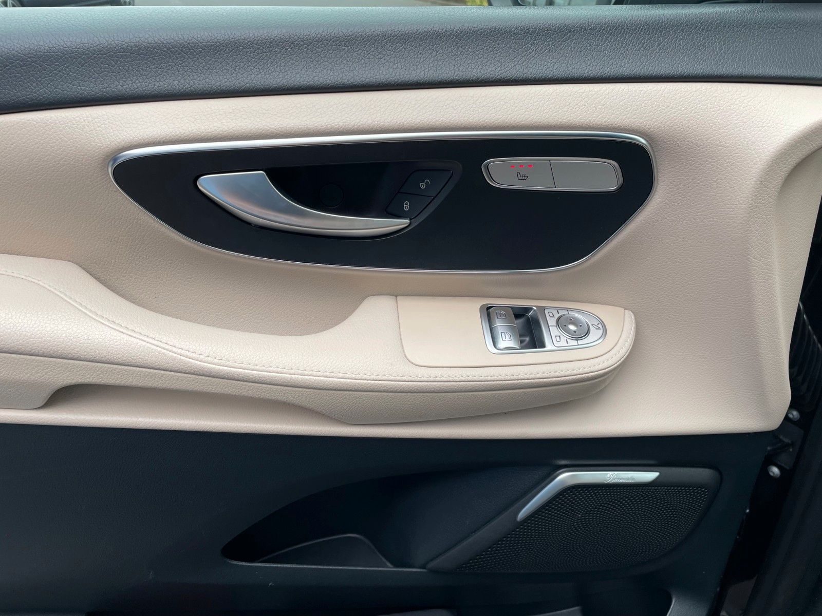 Fahrzeugabbildung Mercedes-Benz V 300 d AVA ED 4MATIC Sitzklima Burmester 6Sitze