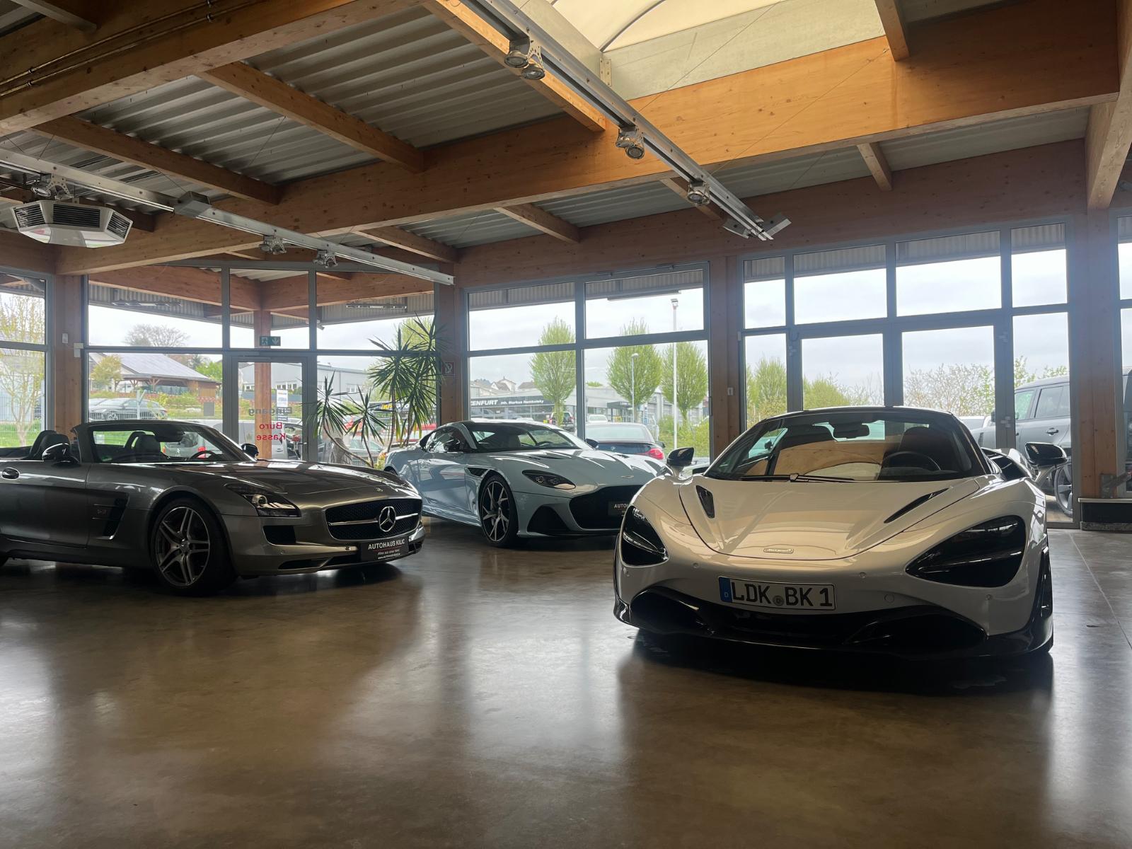 showroom-image-top