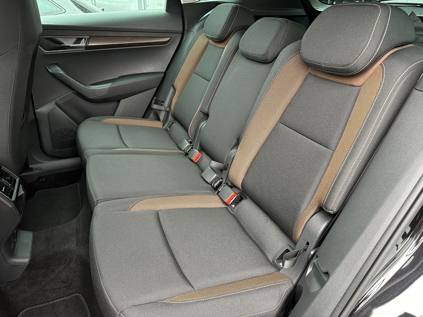 Fahrzeugabbildung SKODA Karoq 2.0 TDI DSG 4x4 Scout NAV+LED+SHZ+18ZO+PP