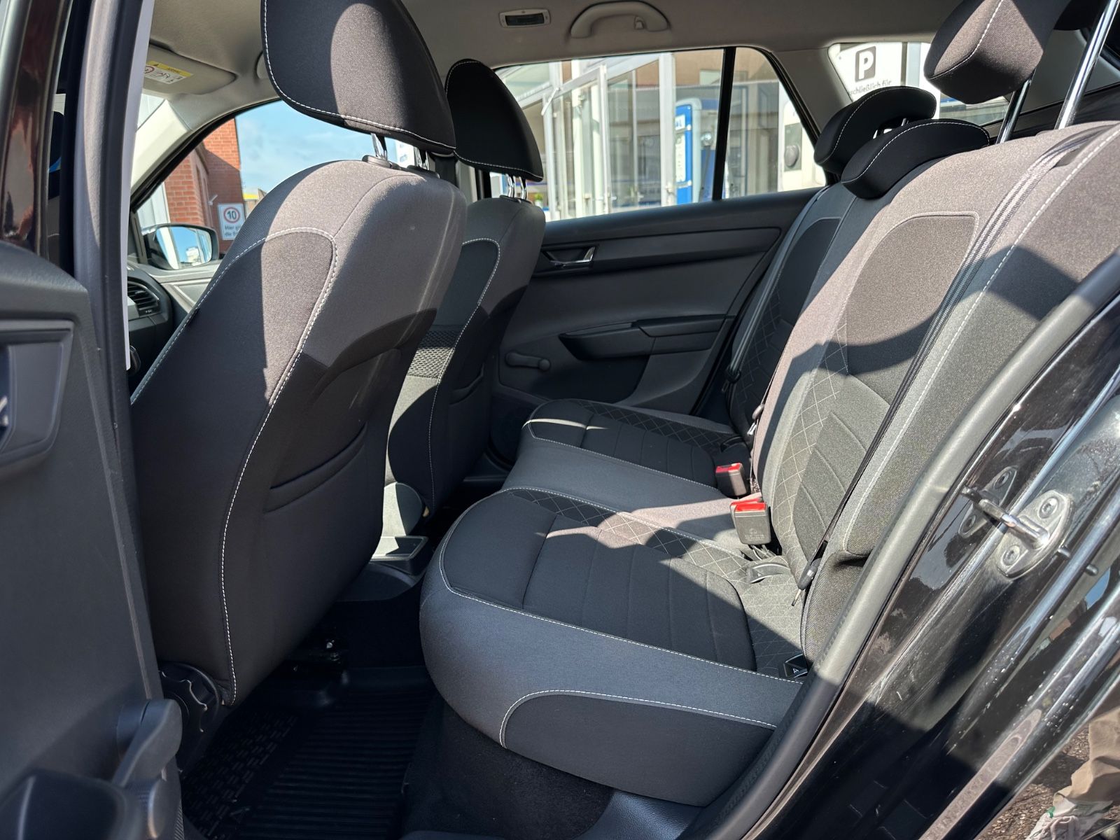Fahrzeugabbildung SKODA Fabia Combi 1.0 TSI Ambition SHZG/BT/GJR/CarPlay