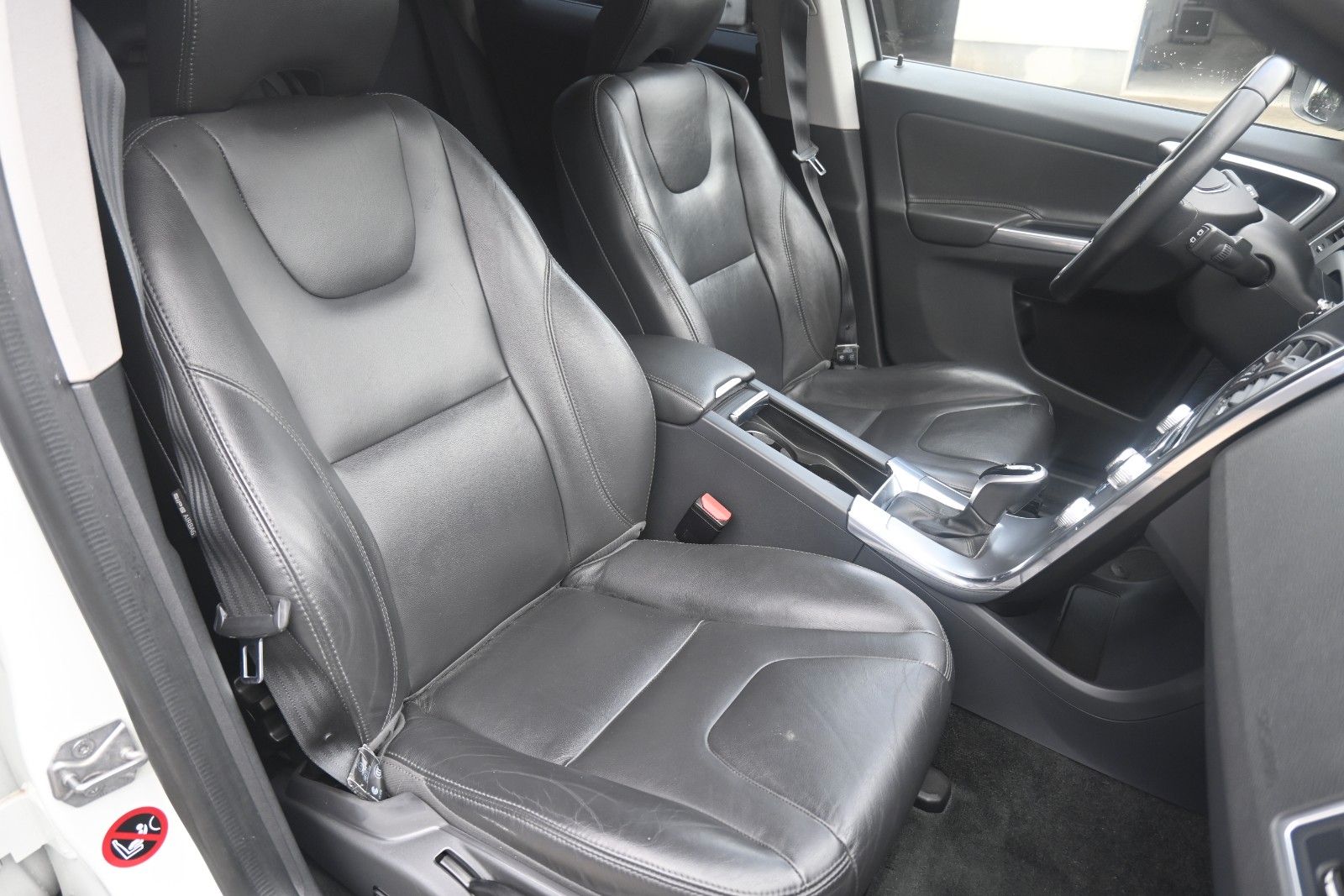 Fahrzeugabbildung Volvo XC60 D3 Autom. FWD Summum*Bi-Xenon*RFK*BLIS