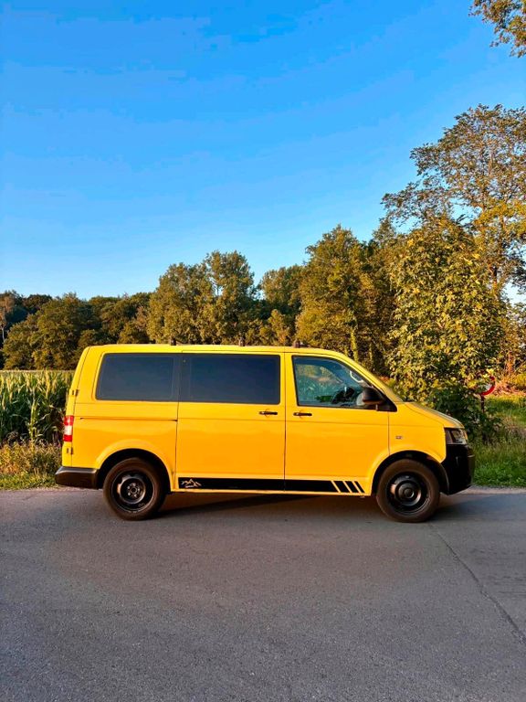 Image of Volkswagen T5 Caravelle