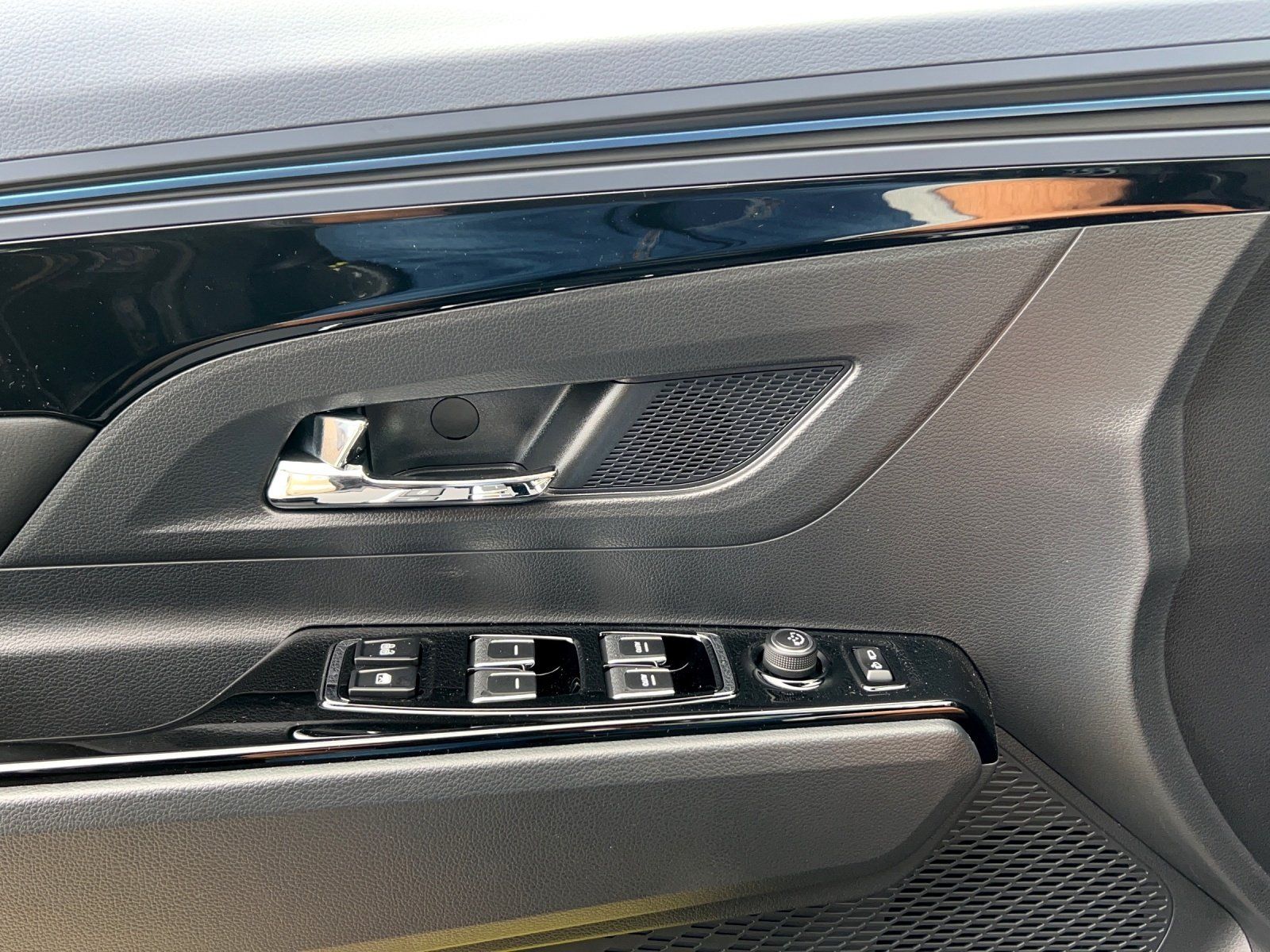 Fahrzeugabbildung Ssangyong Korando E-Motion Titanium 140 kW VORFÜHRWAGEN!