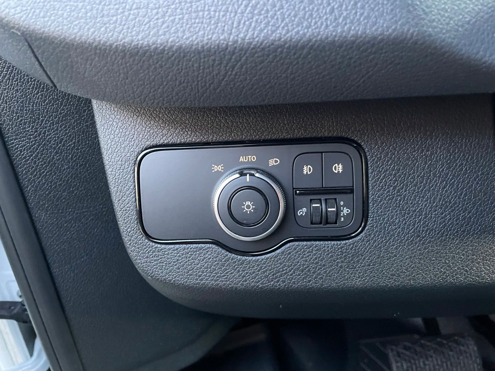 Fahrzeugabbildung Mercedes-Benz Sprinter 317 CDI 3665 9G Klima 360 MBUX