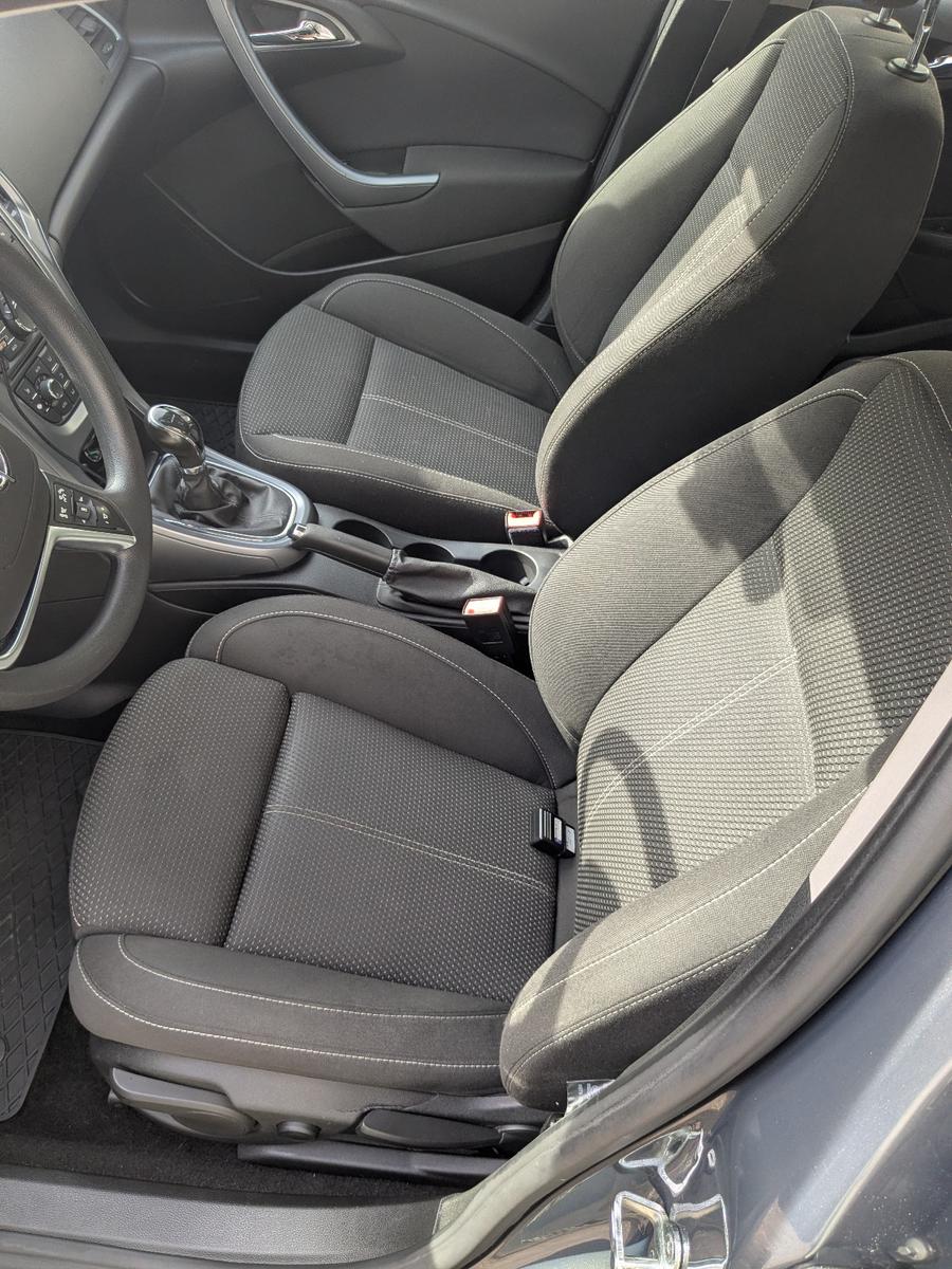 Opel Astra 2013 — photo 7