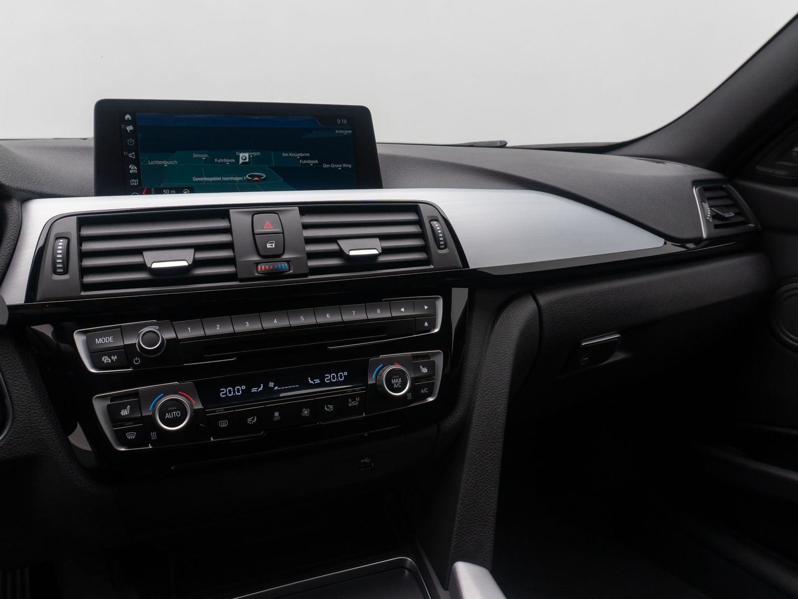 Fahrzeugabbildung BMW 320i GeschwindigReg ParkAss DAB H/K FernlichtAss