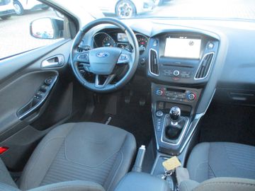 Ford Focus Turnier Titanium PDC + Keyfree + AHK ab.