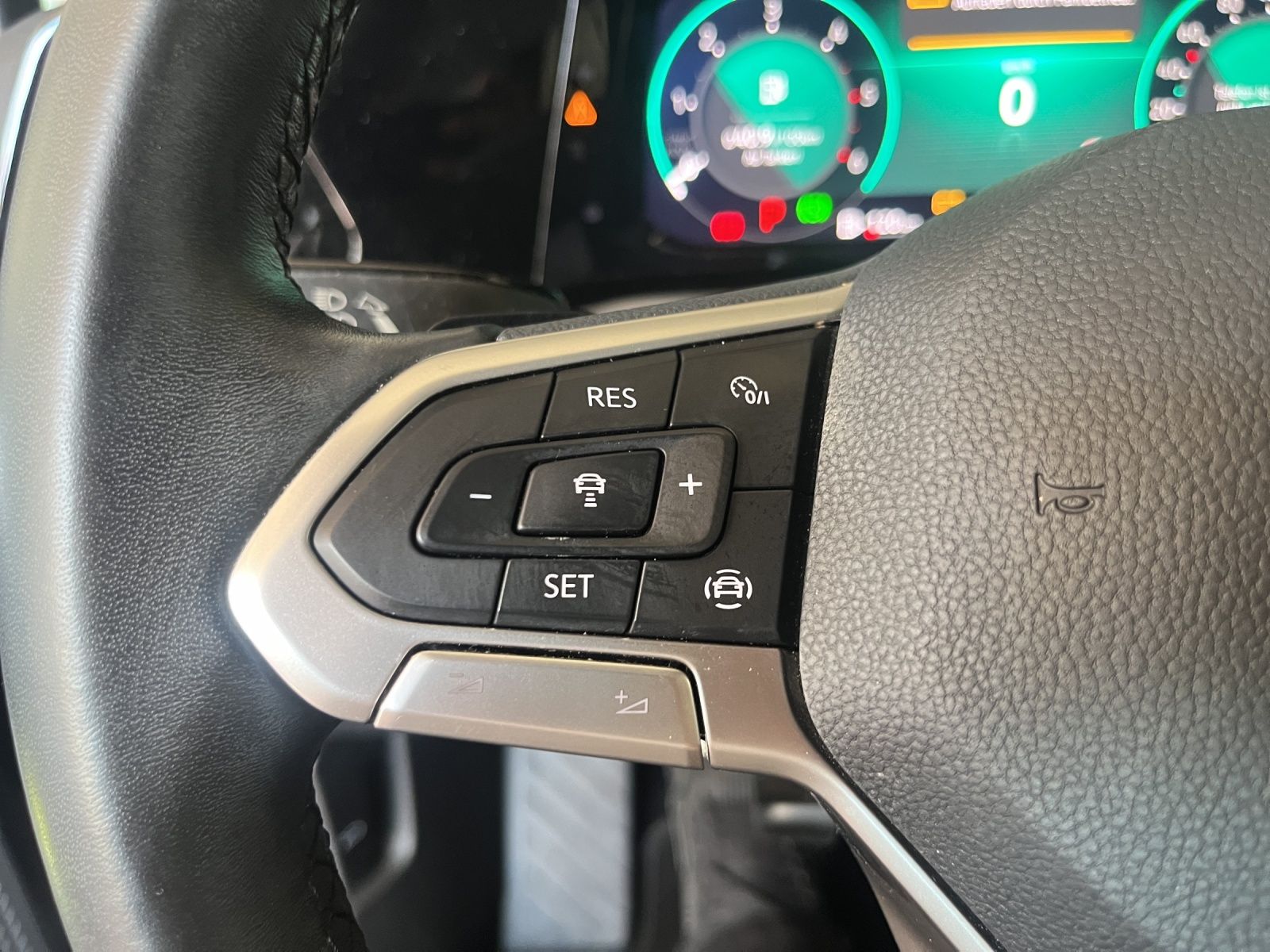 Fahrzeugabbildung Volkswagen Golf VIII Variant TDI Life DSG LED Navi AID PDC