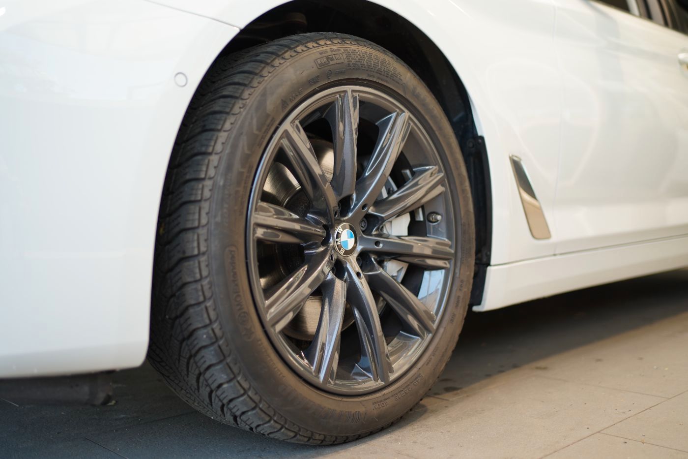 Fahrzeugabbildung BMW 530d xDrive +ParkingAssist+AHK+HarmanKardonSyste