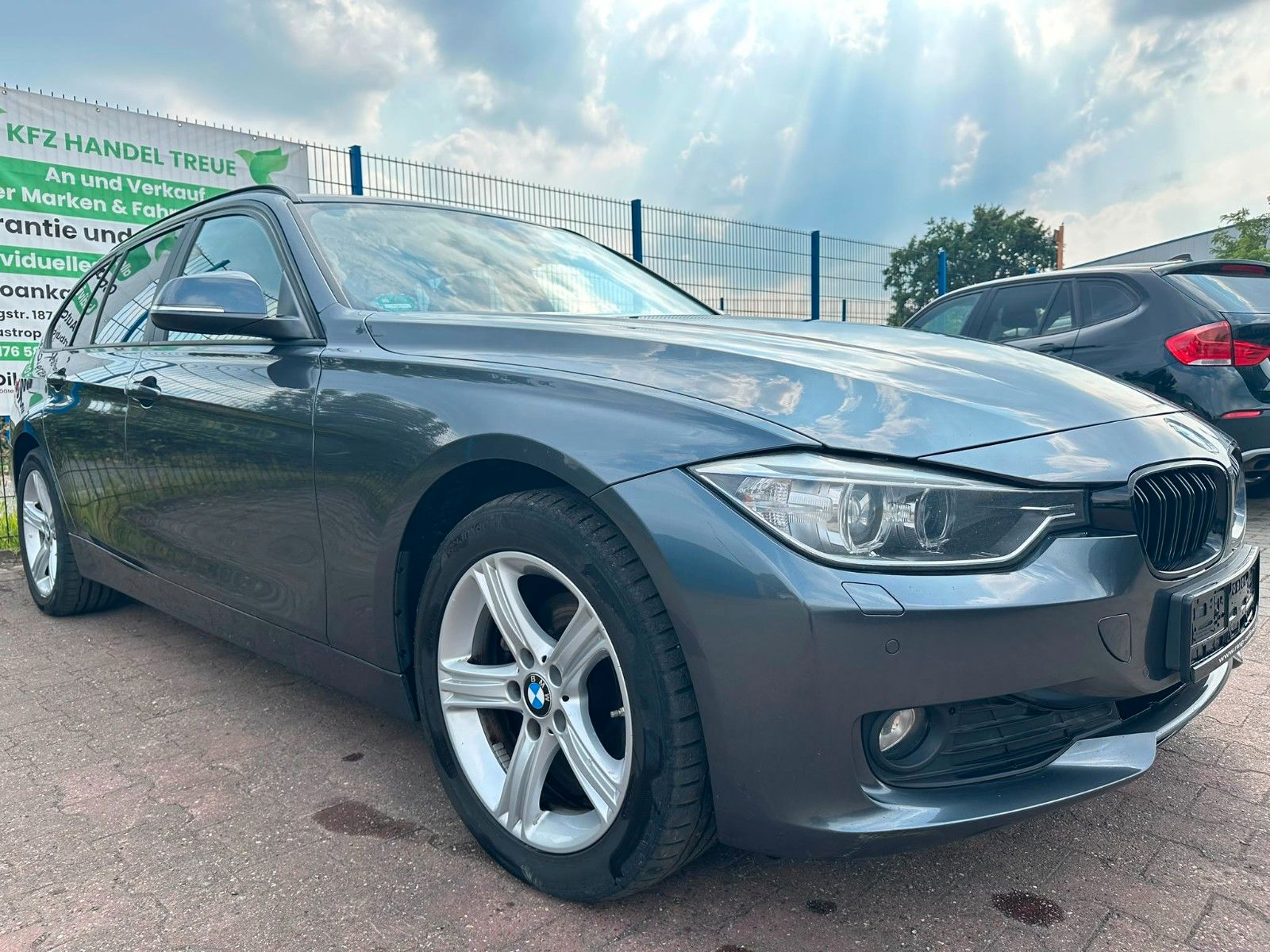 BMW BMW 318dTouring xDrive*CARBON*H&K*V+H PDC*KLIMA*SZ