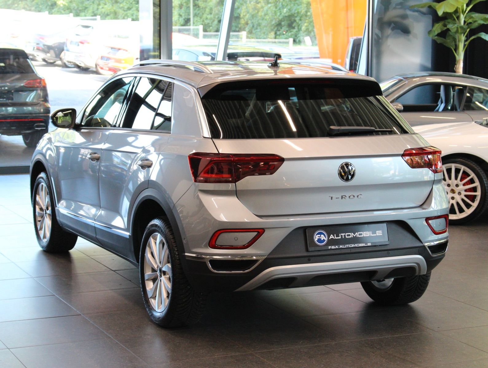 Fahrzeugabbildung Volkswagen T-Roc 1.5 TSI DSG Style*PNRM*Navi*Kamera