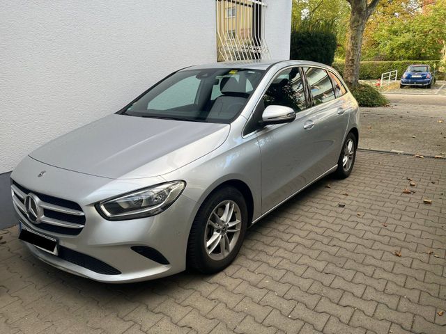 Mercedes-Benz Mercedes B180, wie neu, nur 16.000 km, AHK...