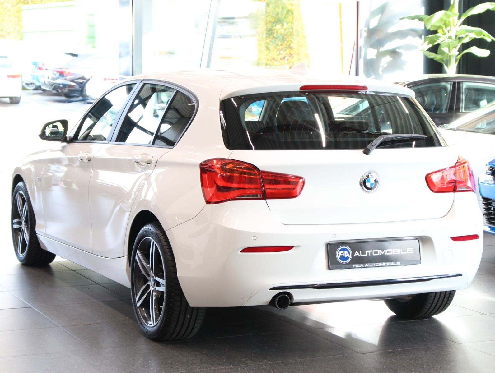 Fahrzeugabbildung BMW 118 i Sport Line 1.Hand*LED*Navi*TOP