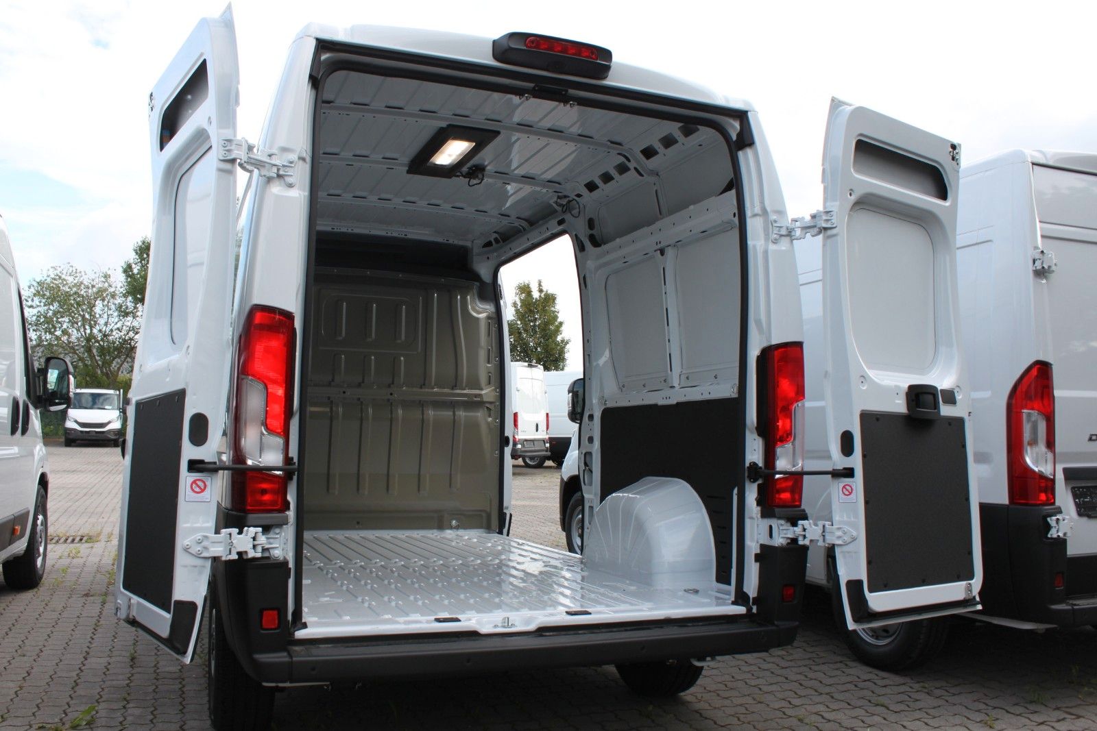 Fahrzeugabbildung Fiat Ducato Kasten 33 L2H2