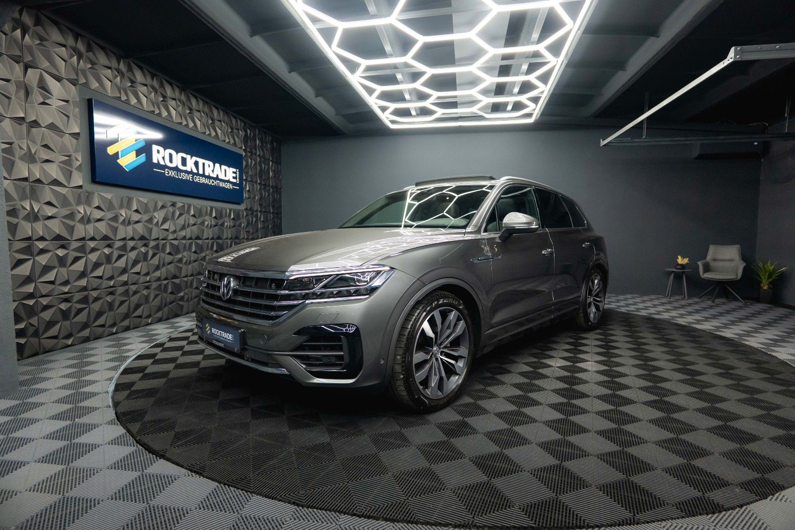 Fahrzeugabbildung Volkswagen Touareg V6 R-Line+ 4Motion *Pano*Matrix*DAB*19%*