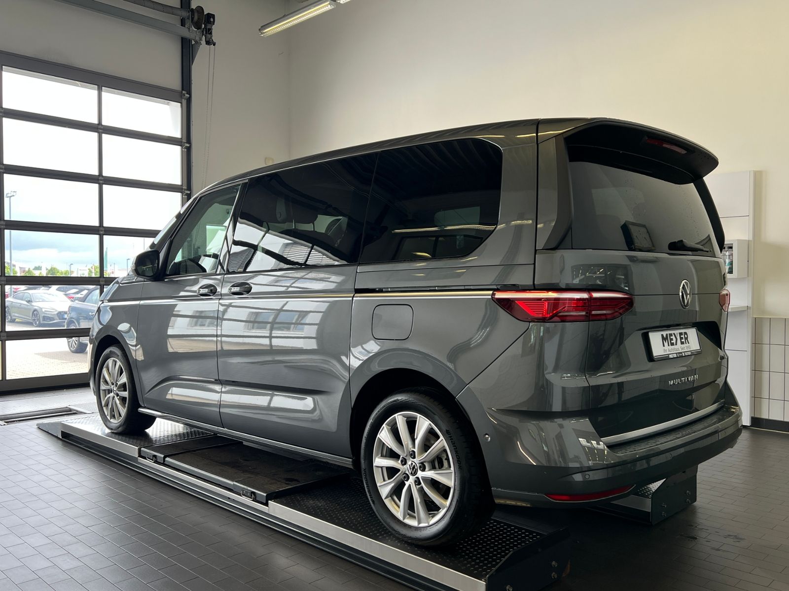 Fahrzeugabbildung Volkswagen Multivan T7 Style 2.0 TDI DSG *AHK, IQ.Light, Pa