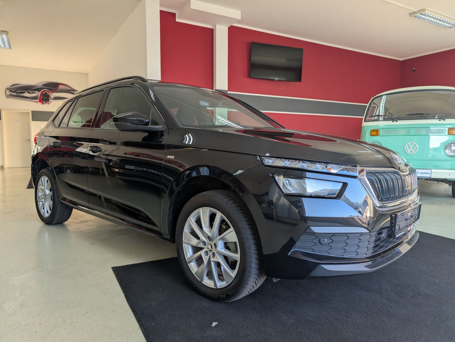 Fahrzeugabbildung SKODA Kamiq Tour 1,0TSI PANORAMA LED SHZ KAM APPLINK