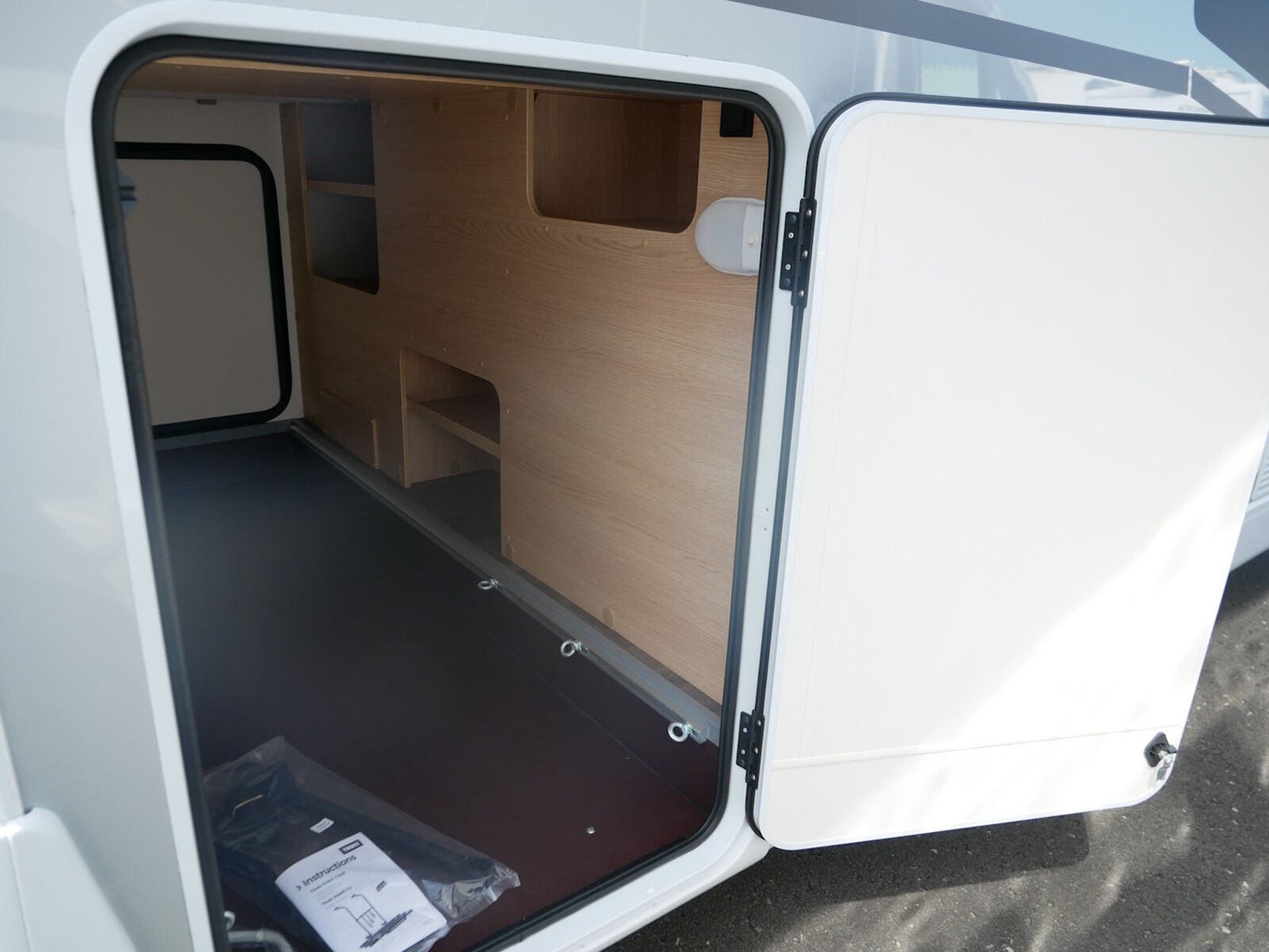 Fahrzeugabbildung Sunlight Adventure T Ford 670S Bi-Xenon,AbwTankIsoliert