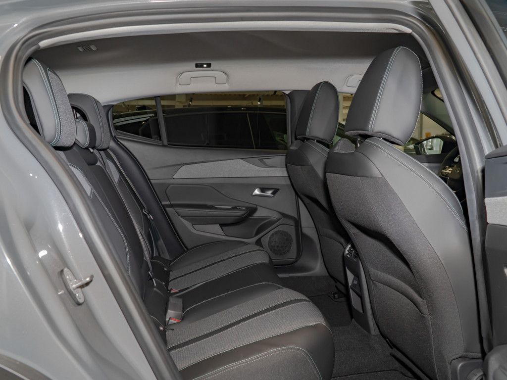 Peugeot 408 - Bild 9