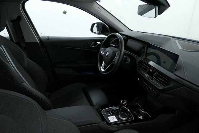 Fahrzeugabbildung BMW 118i Sport Line+LED+Navi+Spurass.+HiFi+DAB