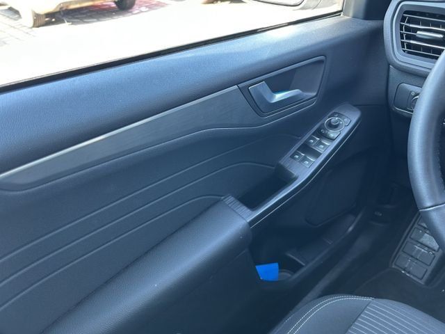 Fahrzeugabbildung Ford Kuga Titanium FHEV GJR Winter Pa NAVI PDC Kamera