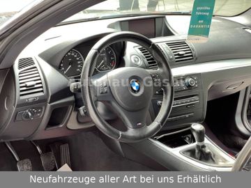 Fahrzeugabbildung BMW 118i Lim.*1.Hd*M-Paket*Xenon*Navi*SHZ*Leder*PDC*