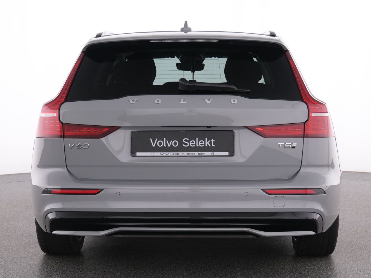 Volvo V60 T8 Recharge Plus Dark+AHK+WINTERPAK+LM18 foto 16