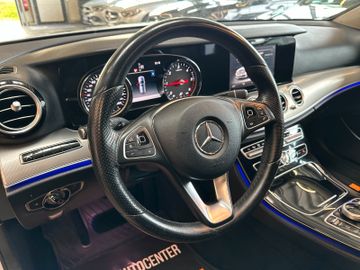Mercedes E 220 - 12