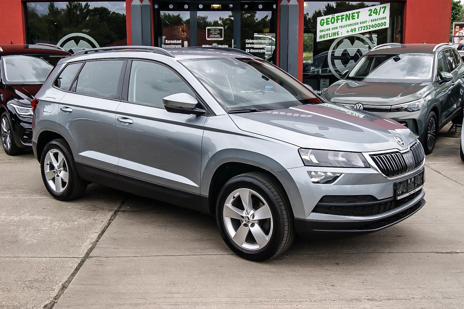 Fahrzeugabbildung SKODA Karoq 16TDI DSG Ambition 1.HAND AHK CARPLAY SIHG