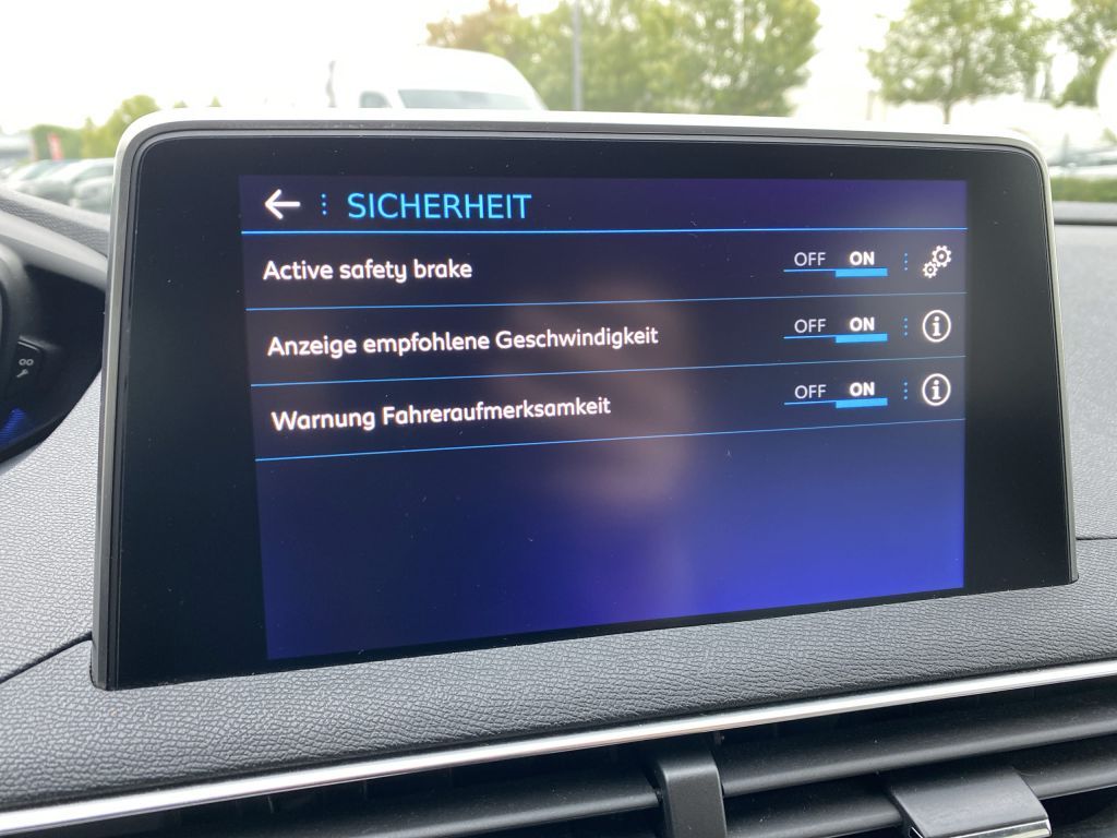 Fahrzeugabbildung Peugeot 3008 PureTech 130 S&S GPF Allure *Navi*Rückfahrk