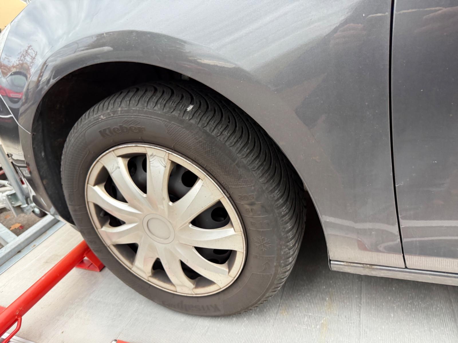 Opel Astra 2011 — photo 31
