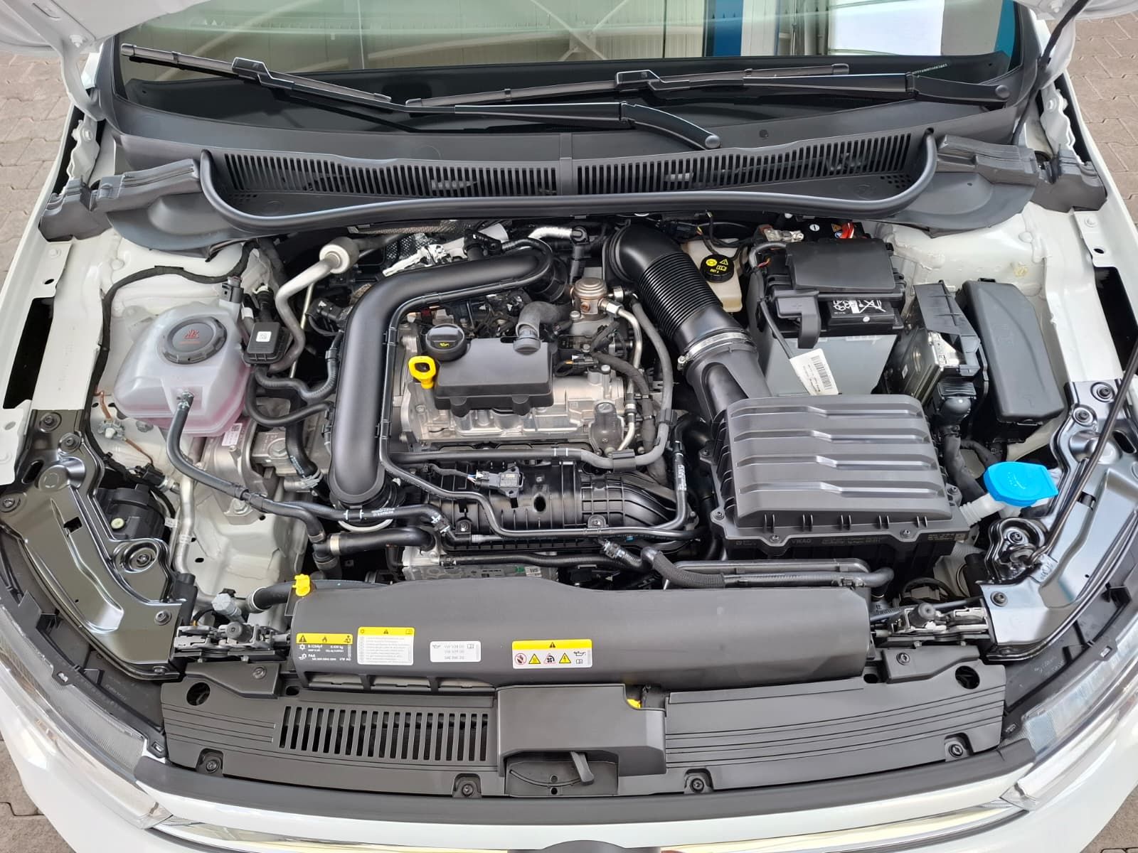 Fahrzeugabbildung Volkswagen Polo VI Energy 1.0 TSI +LED + ACC + TravelAssist