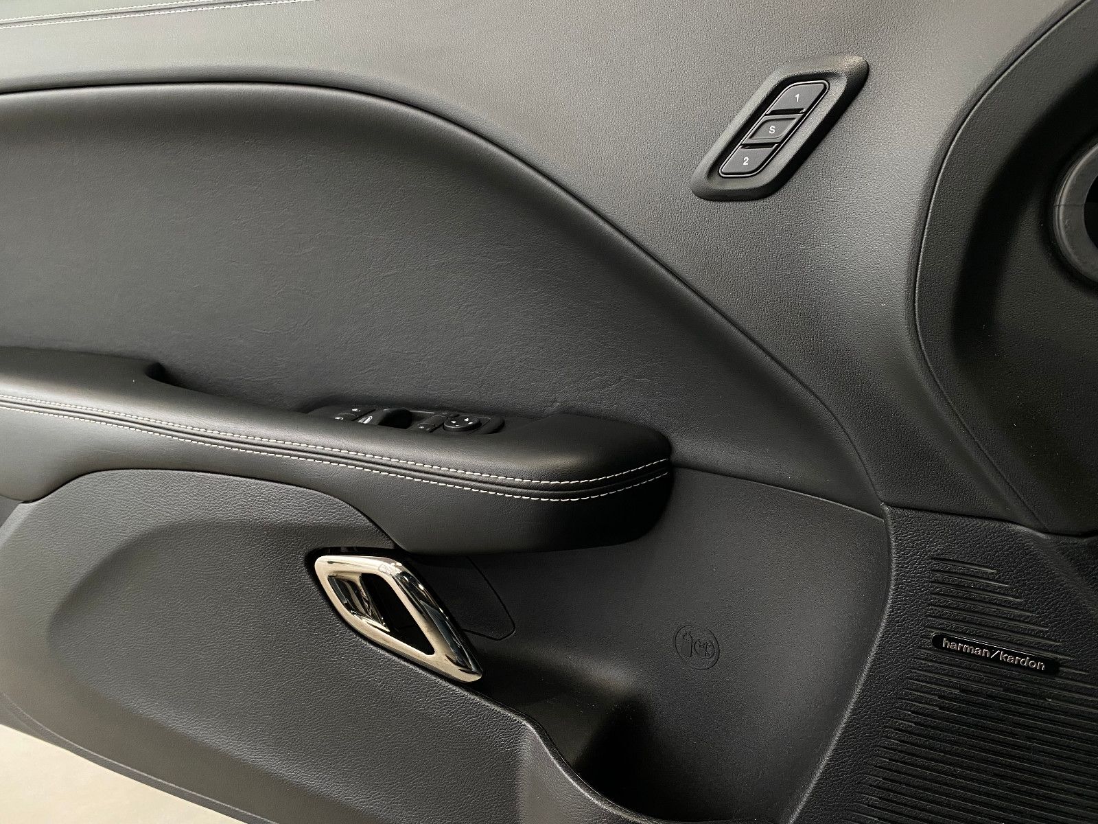 Fahrzeugabbildung Dodge Challenger SRT 6.2 Hellcat Redeye Deutsche EZ.