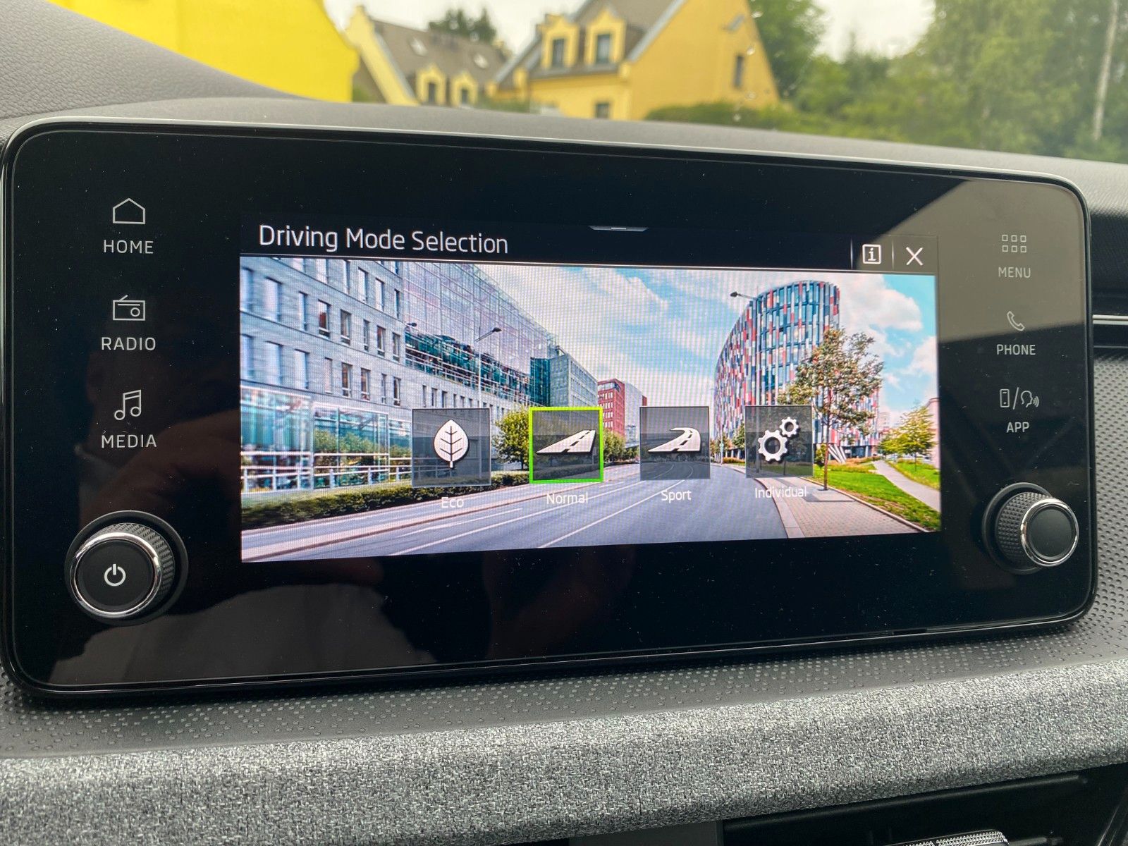 Fahrzeugabbildung SKODA Scala Selection 1,5 TSI *Sitzhz. *Smart-Link