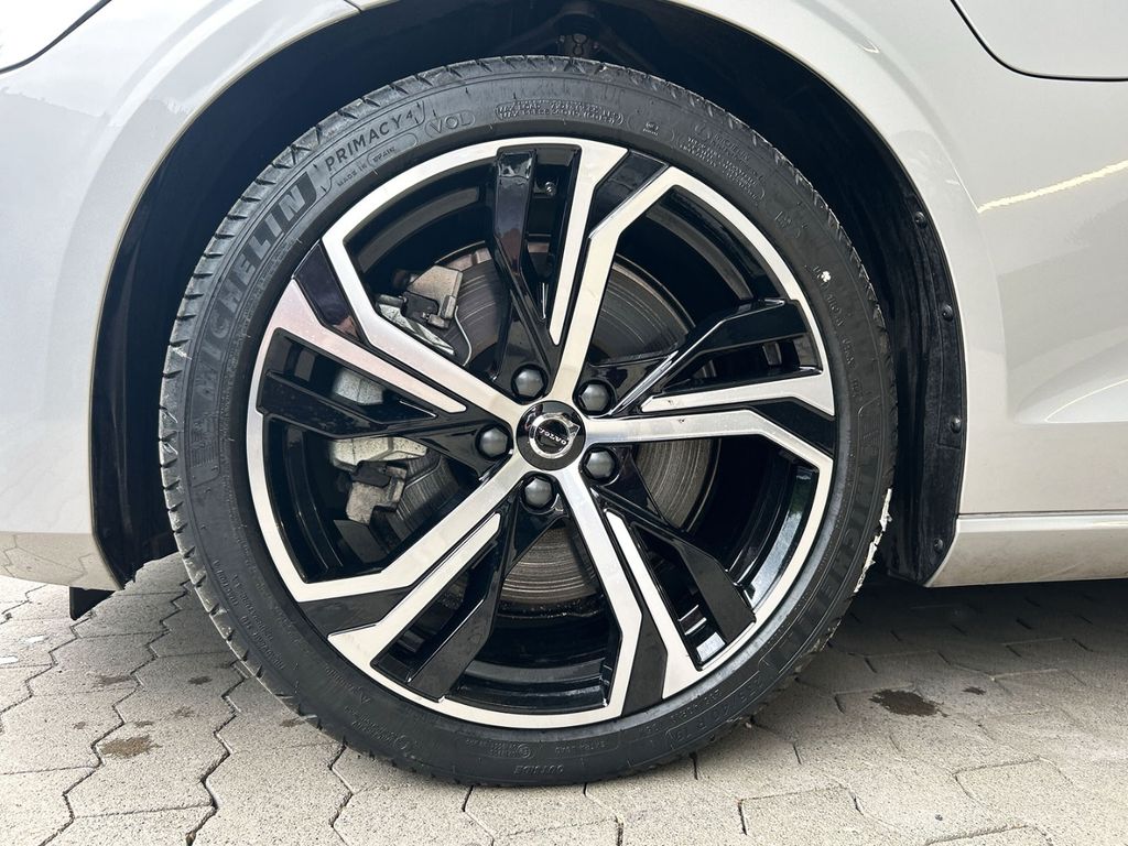 Volvo V60 Plus Dark T6 Recharge Plug-In Hybrid AWD