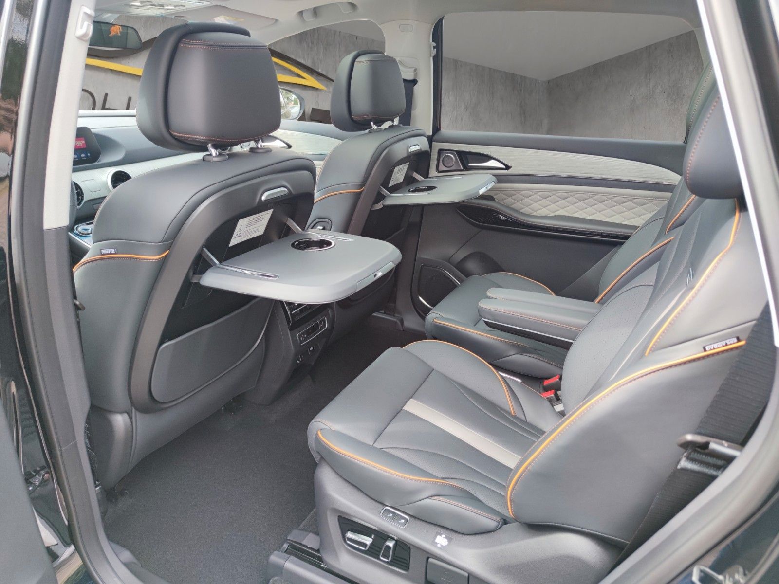 Fahrzeugabbildung DFSK Forthing 4 PHEV 7-Sitzer