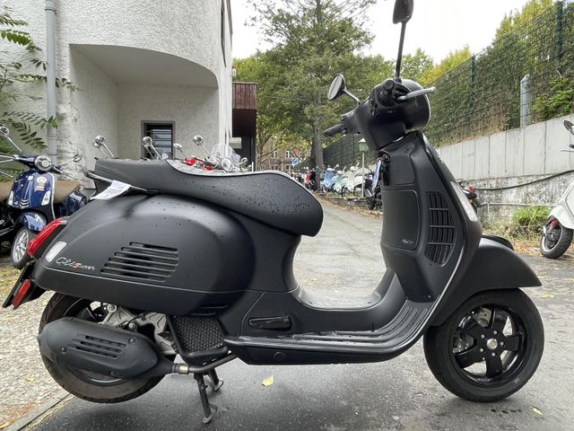 Vespa GTS Super 125 NOTTE limitiert NUR 412 KM TÜV NEU