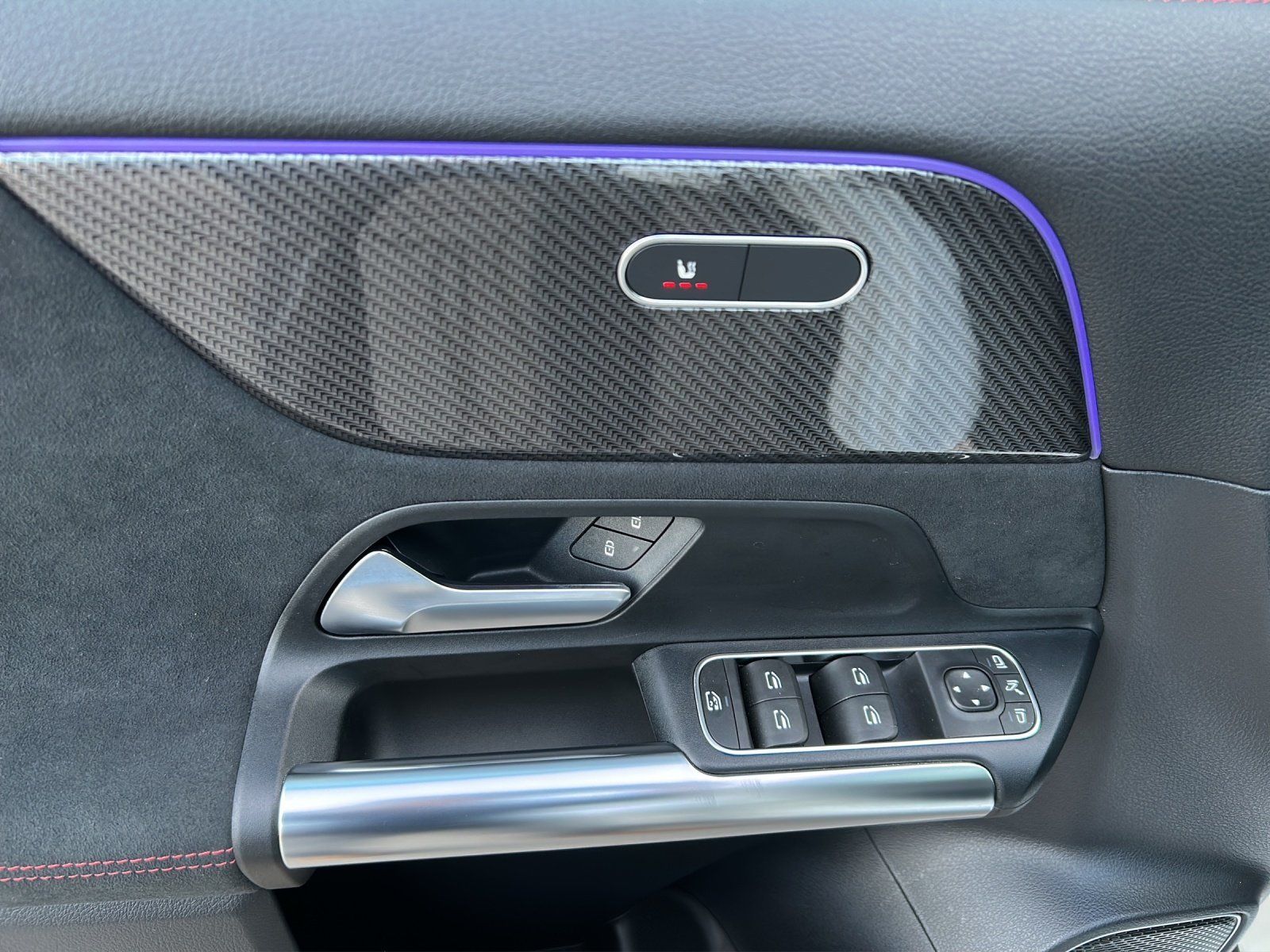 Fahrzeugabbildung Mercedes-Benz GLA250 4M AMG Pano DISTRO Standhz AHK Burme MLED