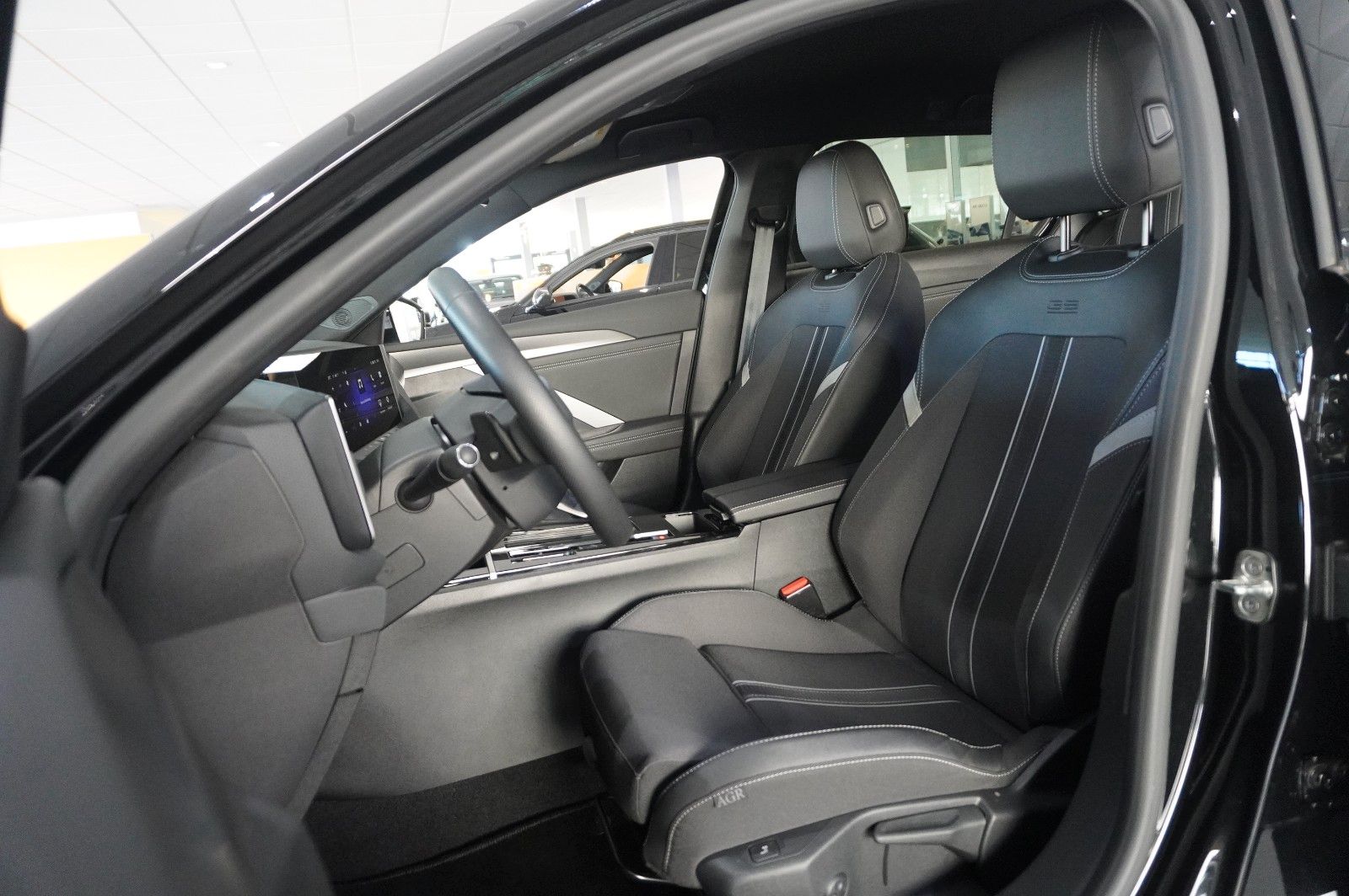 Fahrzeugabbildung Opel Astra L ST 1.2T GS SPORT NAVI/LED/360°/SPORT/DAB