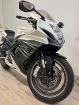 Suzuki GSX-R 600 - SUZUKI GS 600