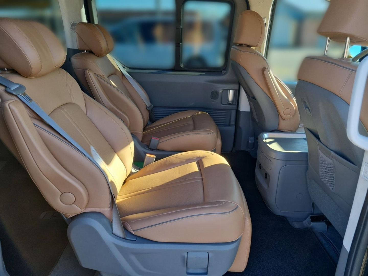 Fahrzeugabbildung Hyundai STARIA Signature 2.2 CRDi 7-Sitzer BOSE+AHK+360°