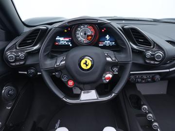 صورة 10 لـ 2020 Ferrari 488 PISTA