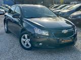 Chevrolet Cruze 1.6 LS TÜV NEU*2 Hand*Klima*ALU*5 Gang*AUX - Chevrolet Cruze in Berlin
