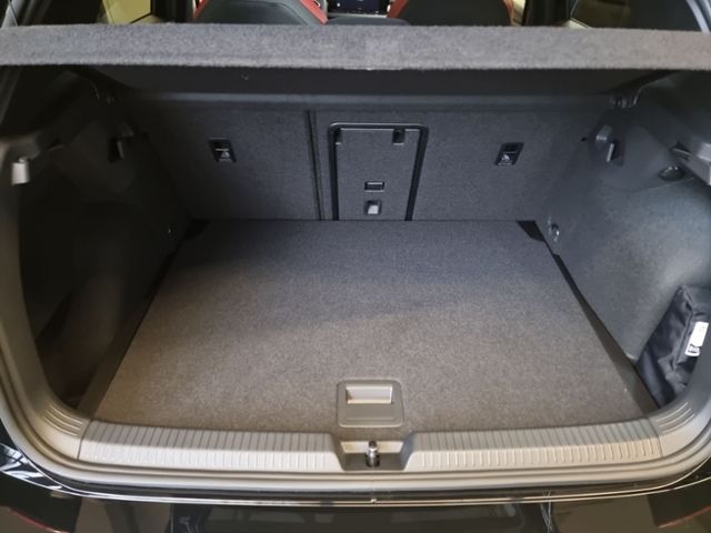 Fahrzeugabbildung Volkswagen Golf VIII GTI 2,0 TSI DSG HARMAN&KARDON PANO HUD