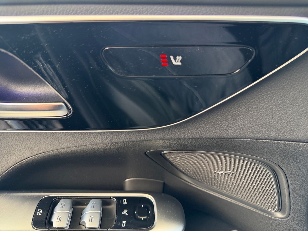 Fahrzeugabbildung Mercedes-Benz C 300 d AMG+NIGHT+AMBIENTE+DISTRONIC+KAMERA+