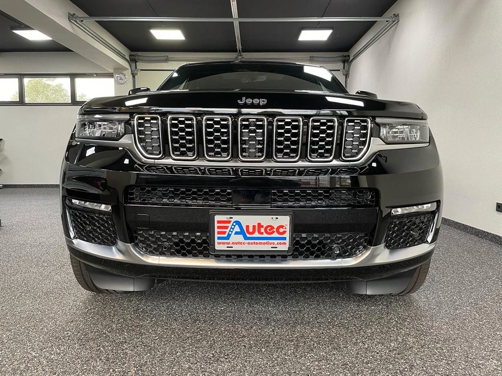 Fahrzeugabbildung Jeep JEEP GRAND CHEROKEE -L- SUMMIT  5.7L-V8