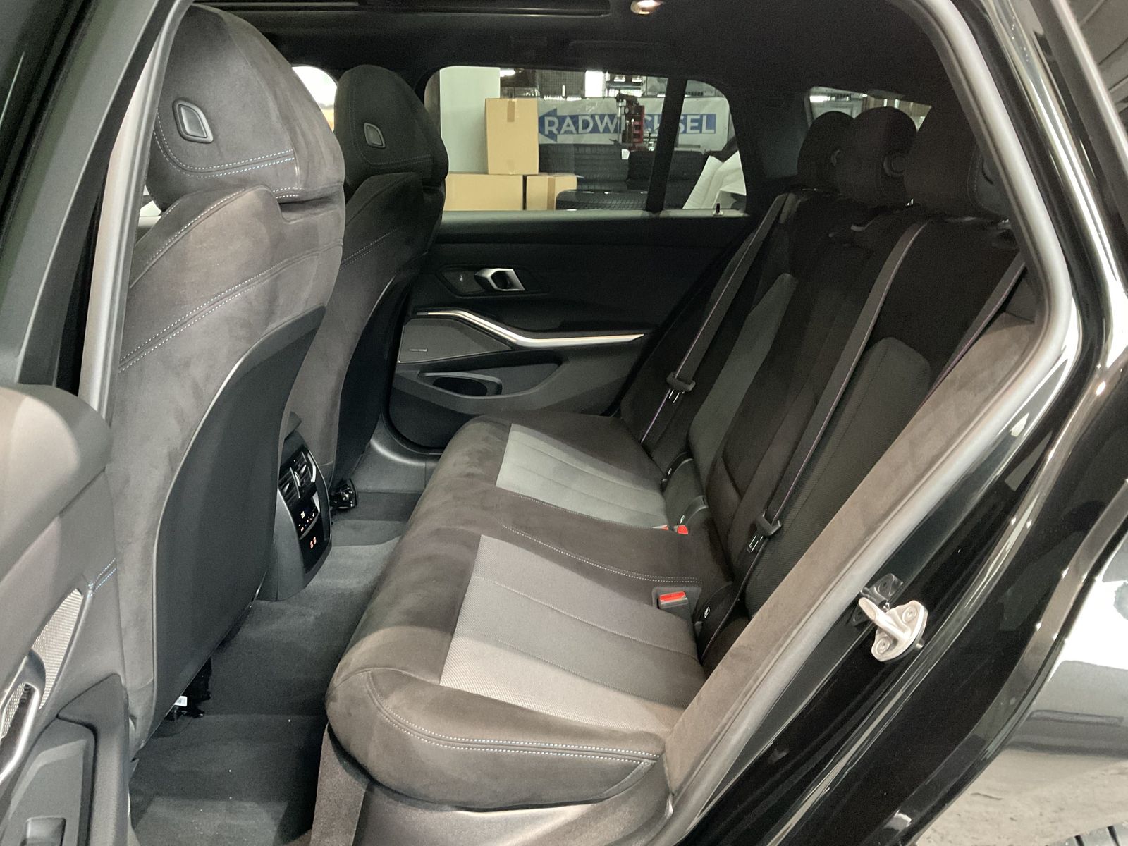 Fahrzeugeinzelansicht 13 Fahrzeugabbildung BMW M340d xDrive Touring HK HiFi DAB LED Pano.Dach