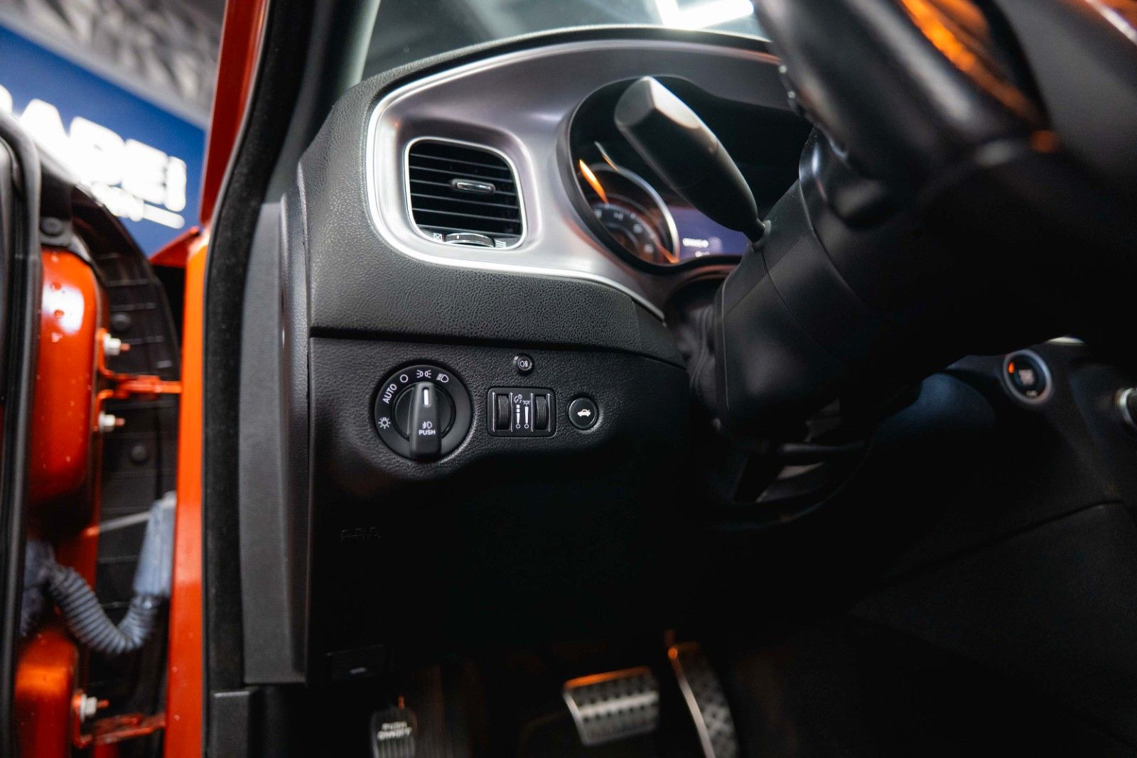 Fahrzeugabbildung Dodge Charger 5.7 V8 HEMI R/T Night-Paket Performance